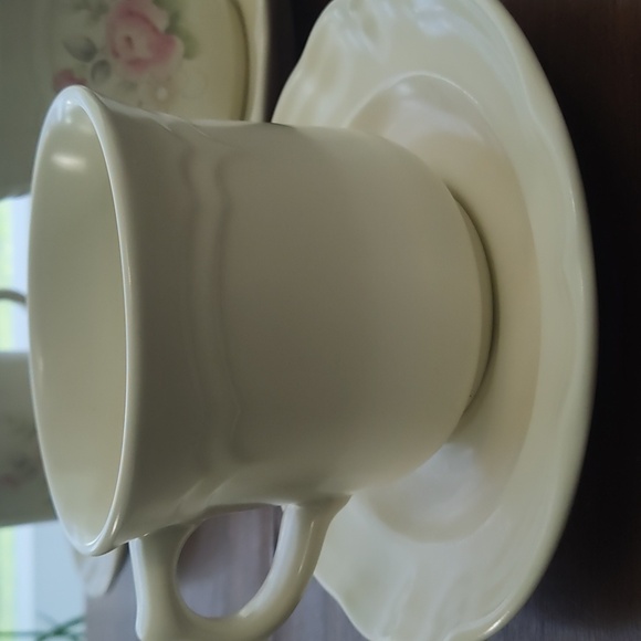 Vintage Pfaltzgraff Tea Rose Cup and Saucer Set of 4 - Picture 2 of 5